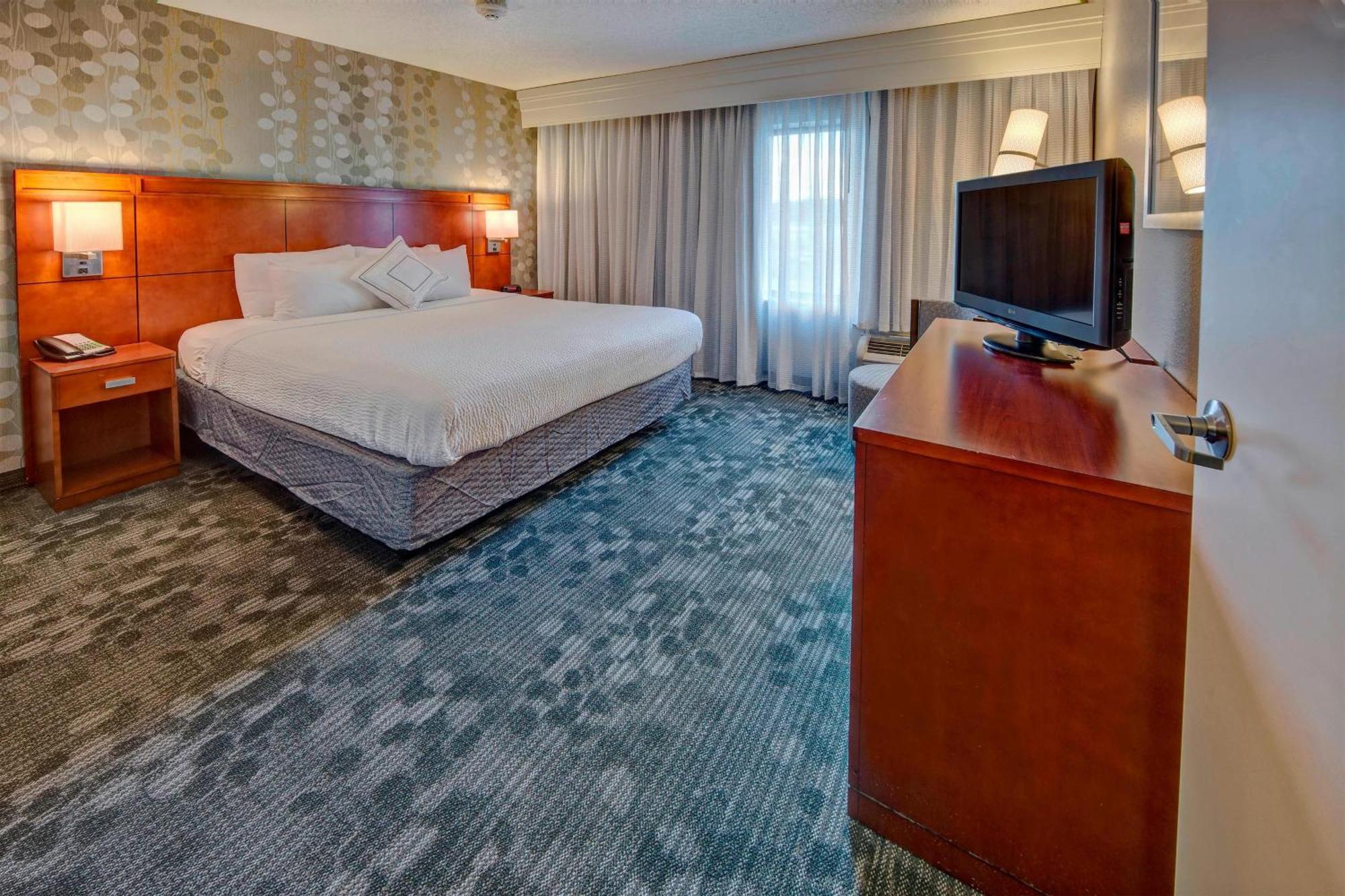Courtyard By Marriott Alexandria Hotel Buitenkant foto