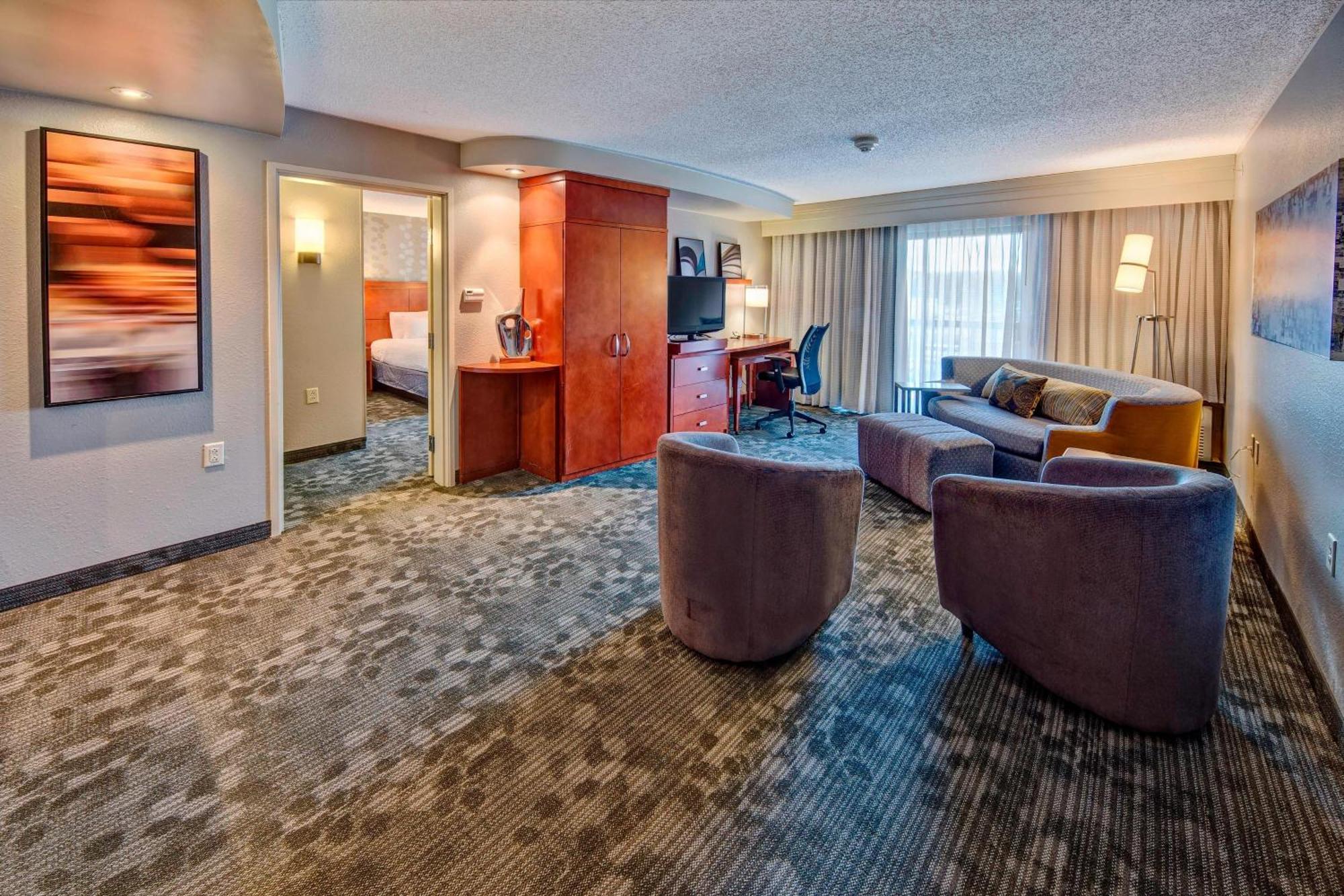 Courtyard By Marriott Alexandria Hotel Buitenkant foto