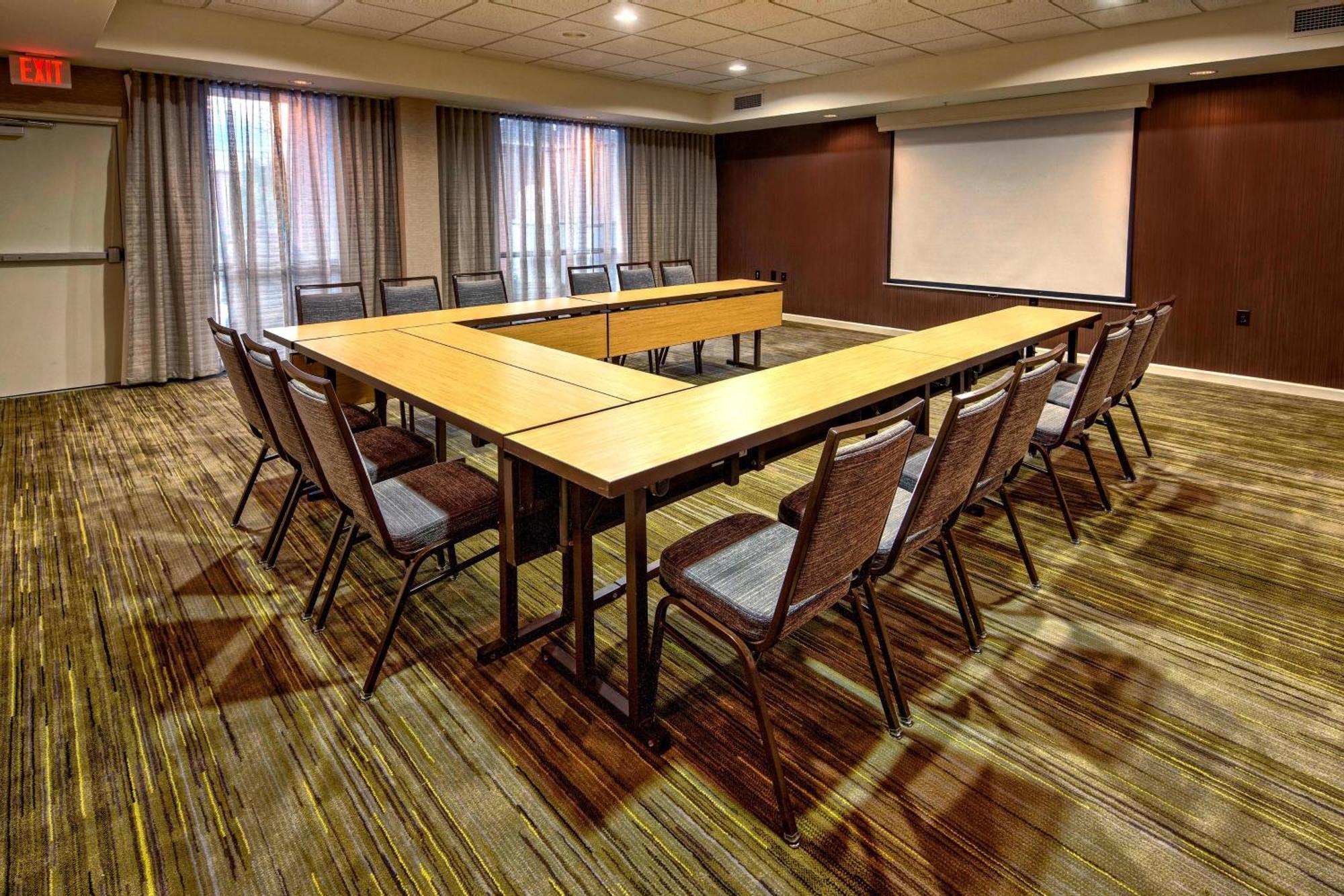 Courtyard By Marriott Alexandria Hotel Buitenkant foto