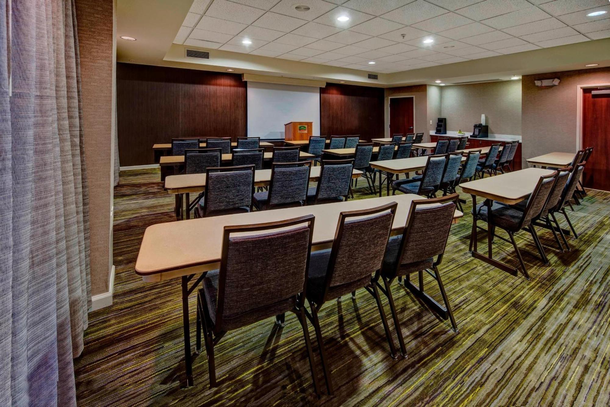 Courtyard By Marriott Alexandria Hotel Buitenkant foto