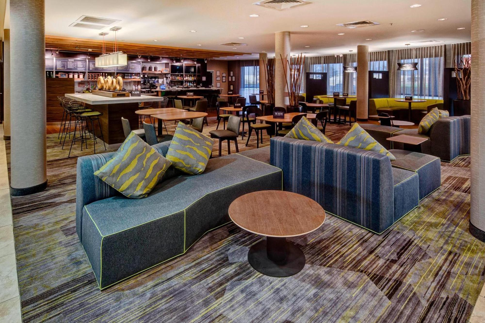 Courtyard By Marriott Alexandria Hotel Buitenkant foto
