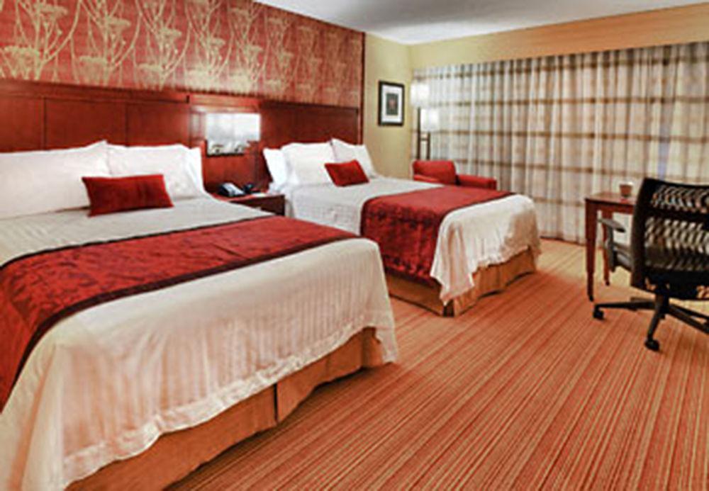 Courtyard By Marriott Alexandria Hotel Kamer foto