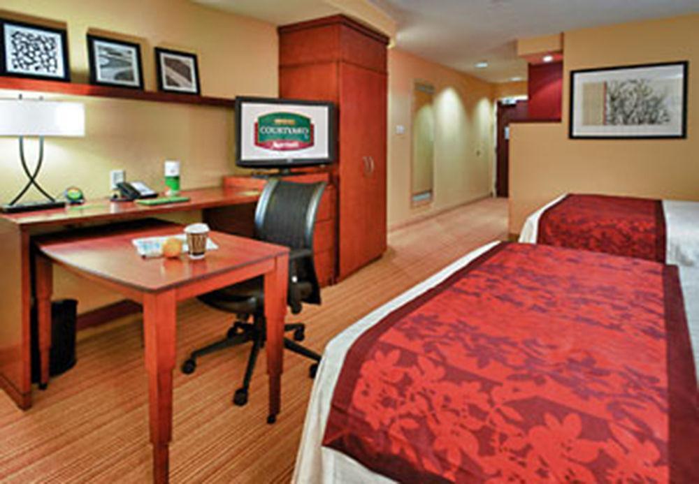 Courtyard By Marriott Alexandria Hotel Kamer foto