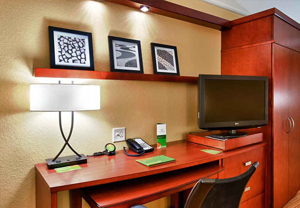Courtyard By Marriott Alexandria Hotel Buitenkant foto