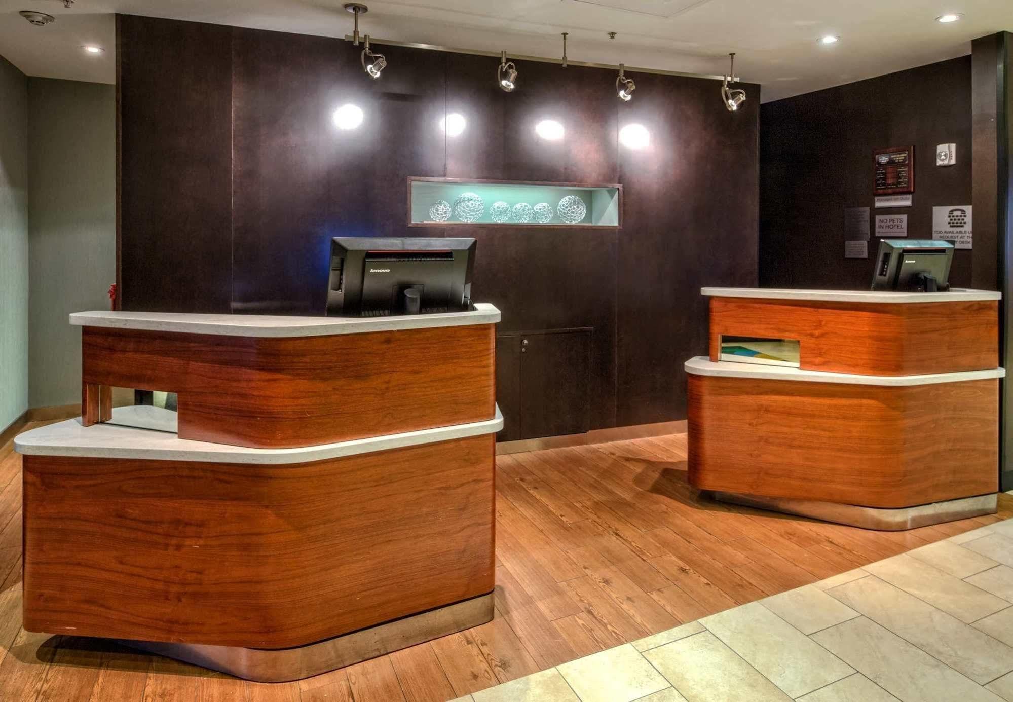 Courtyard By Marriott Alexandria Hotel Buitenkant foto
