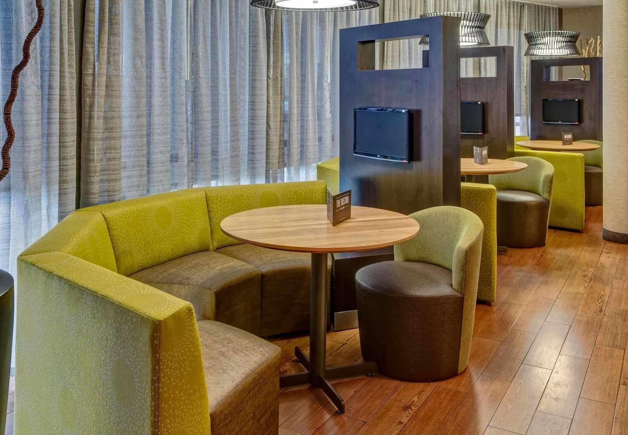 Courtyard By Marriott Alexandria Hotel Buitenkant foto